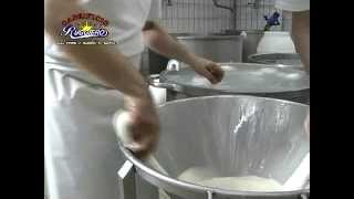 Mozzarella Tradizionale filatura a mano [upl. by Siednarb]