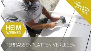 Terrassenplatten verlegen  Die Feinsteinzeug Terrasse im Drainagemörtel [upl. by Siclari]