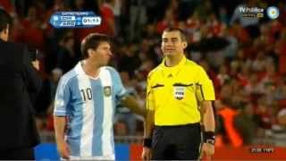 Chile  Argentina árbitro asistente se toma foto con Messi tras primer tiempo [upl. by Rimaj]