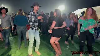 Bailando con la Vecina  En Vivo [upl. by Nitsud]