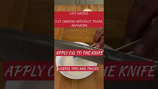 Trick to chop onion without tears onioncutting kitchenhacks onion simplehack viralvideo [upl. by Salmon]