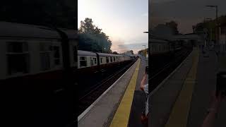 Braunton The Golden Arrow passing through Chelsfield this evening at speed [upl. by Zweig]