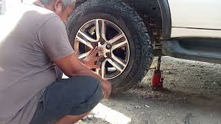 26565r17 Goddard binili free change tire [upl. by Aneeras]