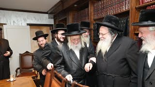 Rav Shaul Alter visits Munkatch Rebbe  ראש הישיבה מגור שליטquotא בביקור אצל אדמוquotר ממונקאטש שליטquotא [upl. by Hgielram]