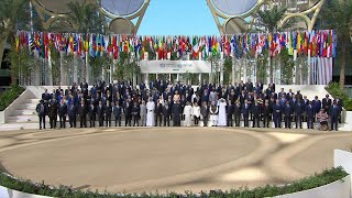 COP28 les dirigeants mondiaux posent pour la photo de famille  AFP Images [upl. by Bernj]