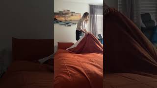 Life hack  The easiest way to put on a duvet cover [upl. by Letnahs]