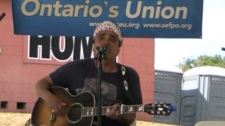 Florent Vollant  Nitshiuenan Mariposa Folk Festival  Innu Songs workshop 1010 [upl. by Barlow900]