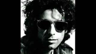 Andrés Calamaro  Los dientes apretados [upl. by Oirom]