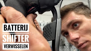 Zo kun je de batterij verwisselen van je SHIFTER SRAM eTap AXS Red  Force  Rival [upl. by Retsof]