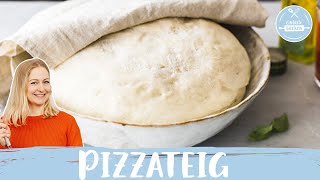 Pizza  Pizzateig Grundrezept mit frischer Hefe 🍕  italienischer Pizzateig 🇮🇹  Einfach Backen [upl. by Oiligriv]