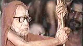 A rare video of Sri Chandrasekharendra Saraswathy Swamigal the Paramacharyal of Kanchi Matham [upl. by Mady71]