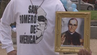 Salvadoreños de Los Ángeles celebran a su primer santo monseñor Romero [upl. by Ruhtua]