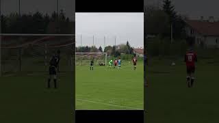 Bramkarz strzela rzut karny football [upl. by Ahsal]