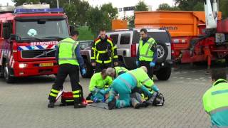 JF HD AED Demonstratie  Open dag Brandweer Barendrecht 27102012 [upl. by Annaerda]