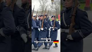 Chilenische Ehrengarde vs Wachbataillon der Bundeswehr militär tradition garde parade soldaten [upl. by Hike]