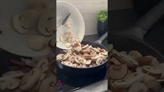 Creamy mushroom sauce 😋 food recipe delicious easyrecipe cooking steetfood foodie [upl. by Eecart]