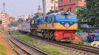 Double line Crossing Between Chattala Express amp Chilahati Express  Bangladesh Railway [upl. by Taub]