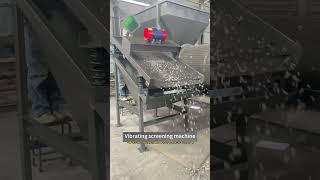 Vibrating screening machine machine sand sandmakingmachine screen [upl. by Elimay165]