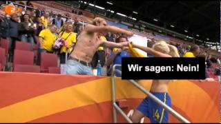 Josefine Öqvist zieht sich für Fan im Stadion aus changing jersey with fan [upl. by Einobe561]