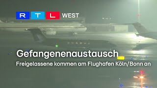 Gefangenenaustausch Freigelassene kommen am Flughafen KölnBonn an I RTL WEST 02082024 [upl. by Lorre679]