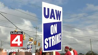 UAW adds major Stellantis plant in Sterling Heights to auto strike as talks narrow [upl. by Sell278]