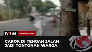 Video Amatir Detikdetik Carok Satu Lawan Dua Orang di Bangkalan  Kabar Siang tvOne [upl. by Mallon]