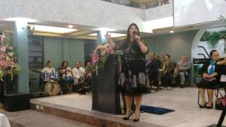 Veja o vídeo da cantora Vanilda Bordieri louvando sem palavras foi uma benção na sede da Igreja Asse [upl. by Caine]