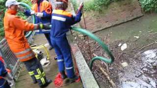 Jugendfeuerwehr Wettersbach  Saugübung mit Schmutzwasser und Tauchpumpe [upl. by Leith]