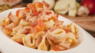 Tortellini Monticello al formagio con salsa de tomate y tocino [upl. by Dieterich]