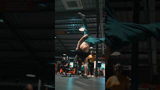 BALANCING REACT 👀 handstand calisthenics reaction gym [upl. by Natsuj]