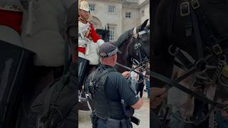 POLICE ASSIST WITH SPOOKED HORSE ⚠️🐎  Horse Guards Royal guard Kings Guard Horse London 2024 [upl. by Rodl]