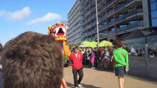 Bloemencorso Blankenberge 2014  Possensje Chinese Draak Filmpje 2 [upl. by Akerahs178]