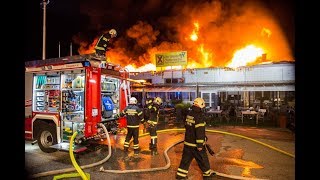 05072017 Großbrand XMarkt in Marchtrenk [upl. by Solracsiul]