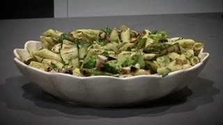 Pastasalade met Kip gegrilde groenten en pesto  recept [upl. by Fitton]