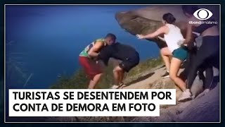 Briga na Pedra do Telégrafo quase termina em tragédia no Rio de Janeiro  Bora Brasil [upl. by Ellered755]