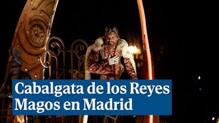 Los Reyes Magos desfilan con su cabalgata por Madrid [upl. by Miksen]