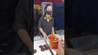 简简单单来碗地摊泡面，甜的咸的都加里面【懒布知名羊】vlog 搞笑 food 挑战 夜市 泡面 [upl. by Balfore]