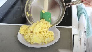 HOW TO MAKE STAINLESS STEEL PANS NONSTICK  Cooking Eggs w NO Sticking  quotLeidenfrost Effectquot Trick [upl. by Maxwell190]