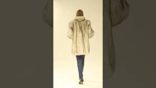 FUCHS JACKE WEISS LUXUS PELZ MODE FOX JACKET FASHION STYLE [upl. by Liscomb858]