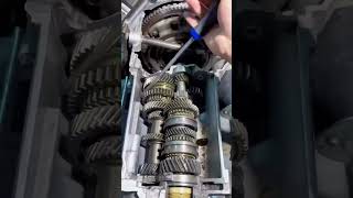 How Gearbox Works howto gearbox works automobile [upl. by Simmie]