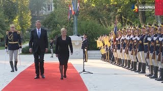 Președintele Croației Kolinda GrabarKitarovic primit la Palatul Cotroceni [upl. by Llenahc]