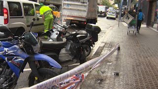 Un conductor arrolla a varios peatones en Barcelona [upl. by Gothard]