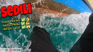 SEDILI Red Snapper FRENZY 💯 Man Overboard 😱  Boat Fishing Malaysia [upl. by Oivlis]