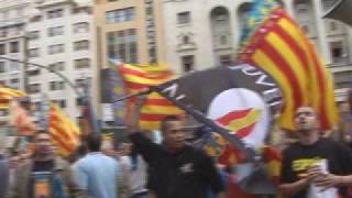 Una estelada interromp la Processó cívica del 9 doctubre censurat en Canal9 [upl. by Cartan]