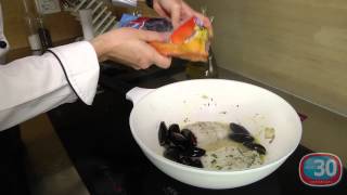 VIDEO RICETTA  Polenta con filetti di merluzzo e cozze [upl. by Kieryt]