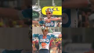 Romain Bardet maakt zijn wielerdroom waar en pakt de gele trui tdf2024 romainbardet wielrennen [upl. by Haduhey688]