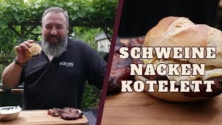 SCHWEINENACKENKOTELETT  Mariniert mit Krautsalat im Brötchen [upl. by Aihtnys]