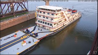 The largest towboat on the Mississippi River MV Misssissippi [upl. by Lavud]