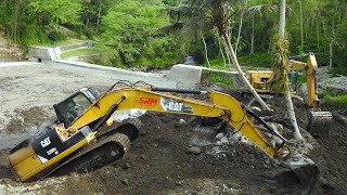 CAT Excavators Digging Dirt On The Rive Dam Construction [upl. by Chrisoula]