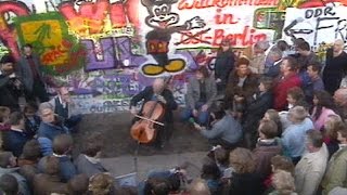 Rostropóvich plays during fall of Berlin Wall  no comment [upl. by Arised275]